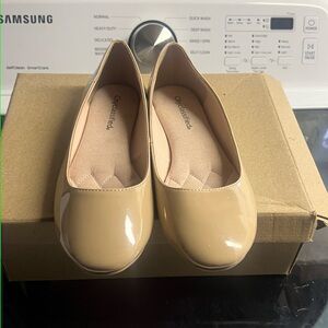 Cityclassified Women's Beige Patent Flats